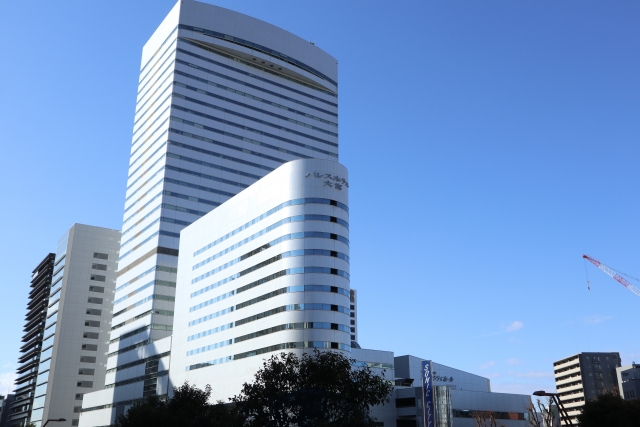 埼玉県央障害者就職面接会の会場となるソニックシティの外観とイベント案内