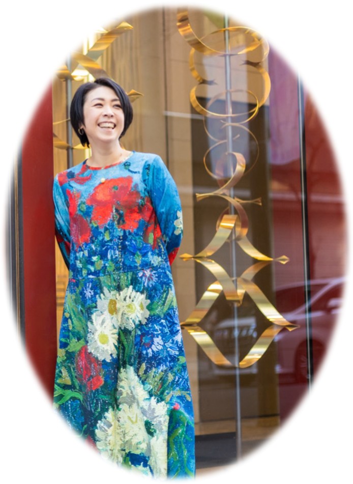 ボイストレーナー・メンタルコーチ・芸人として活動する講師の貴水菜保子（たかみ なおこ）先生の写真